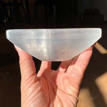 Load image into Gallery viewer, Selenite Bowl