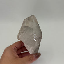 Load image into Gallery viewer, Lithium Quartz Point
