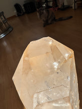 Load image into Gallery viewer, Tangerine Quartz Point
